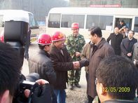 山東省委常委、副省長王軍民到集團公司援建北川人民醫(yī)院工程視察指導工作